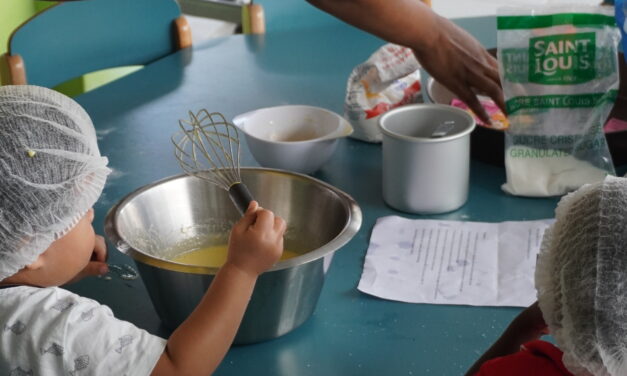 Les ateliers cuisine en crèche : apprendre en s’amusant